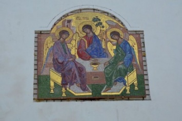 На Троицком храме в Краматорске появилась мозаика