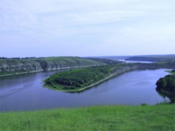Четырех человек спасли на реке Днестр в Хмельницкой области