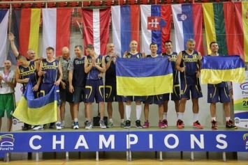 Украинские ветераны выиграли чемпионат Европы по баскетболу, одолев россиян и литовцев