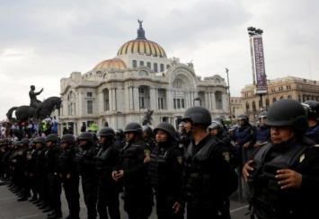 В Мексике в столкновениях протестующих и полиции погибли три человека