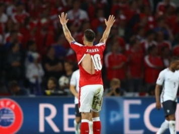 Футболистам сборной Швейцарии порвали четыре футболки на матче с Францией