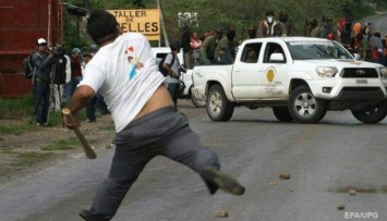 Учителя vs полиция: в Мексике в столкновениях погибли 3, ранены 45