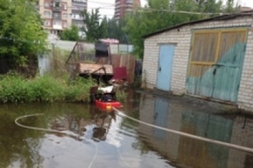 Как спасатели помогали жителям Славянска справиться с последствиями стихии
