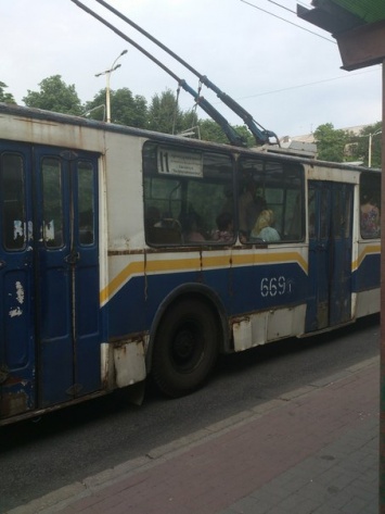 В Запорожье водитель троллейбуса спровоцировал скандал