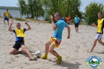 «Пушка», «Шторм» и «Ракетка»: в Николаеве прошел турнир по пляжному футболу