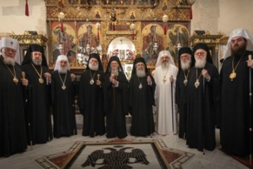Через 1000 лет священники православных церквей собрались за одним столом. Чего ждать Украине?