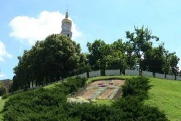 В центре Харькова появилась клумба в виде символа города