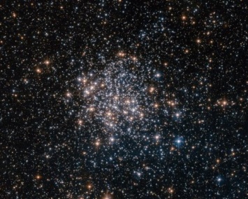 «Хаббл» сфотографировал звездный «роддом» в соседней галактике