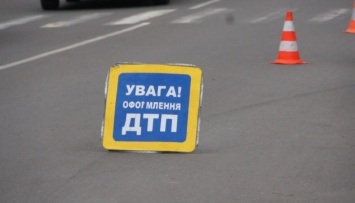 В Киеве авто въехало в остановку: женщина умерла на месте, 6 пострадали