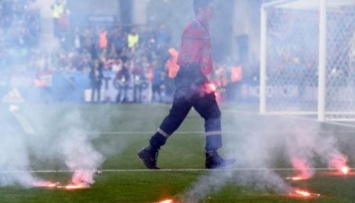 УЕФА оштрафовал Хорватию за петарды и драки фанатов