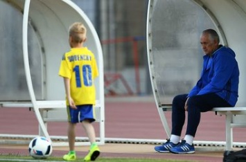 Евро-2016: Последнюю тренировку Украины провел Шевченко, Фоменко даже не смотрел на поле
