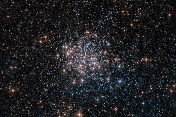 «Хаббл» сфотографировал звездный «роддом» в Большом Магеллановом Облаке