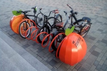 Велопарковки в Днепре: как это выглядит и пользуется ли спросом (ФОТО)