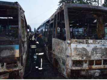 В Николаеве сгорело шесть автобусов