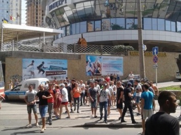 Митингующие в Одессе перекрыли дорогу