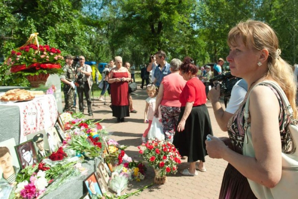Запорожцы почтили память бойцов, погибших в мирное время