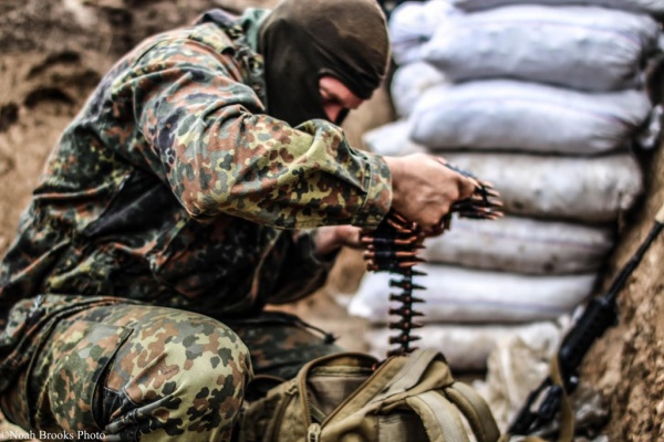 В АП заявляют, что силы АТО в районе Марьинки успешно держат оборону
