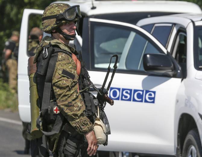 Наблюдатели ОБСЕ видели под Донецком российских солдат и технику