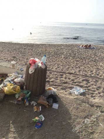 Ужасы одесского побережья или зачем за собой убирать (фоторепортаж)