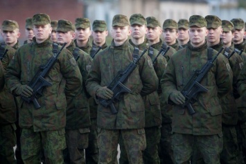 Служат все: президент Литвы вернула всеобщий призыв в армию