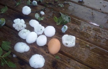 На Закарпатье села пострадали от града, размером с куриное яйцо