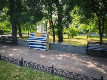 В центре Одессы каждый желающий может сыграть на пианино