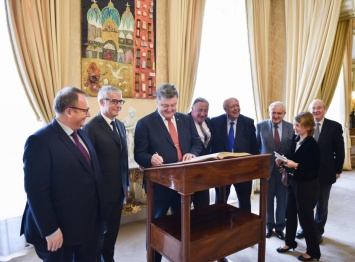 Порошенко обсудил с французскими парламентариями санкции против России и безвизовый режим