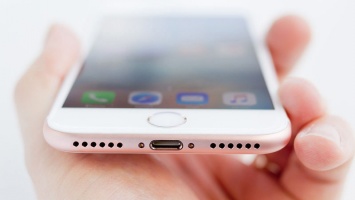 Источник в Apple рассказал, почему компания сохранила старый дизайн для iPhone 7