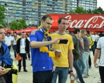 Сумасшедший марш фанатов сборной Украины в Марселе (ВИДЕО)
