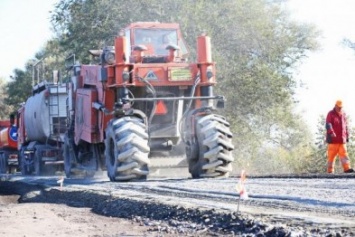 Под Харьковом ремонтируют трассу «Чугуев - Меловое»