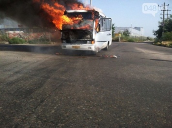 Под Одессой загорелся автобус (фото)