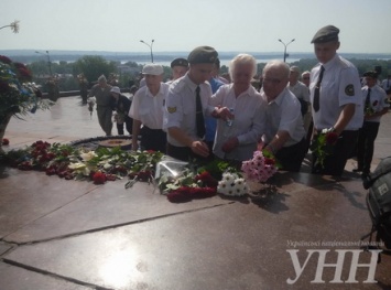 Несколько сотен жителей Днепра почтили память жертв войны в Украине