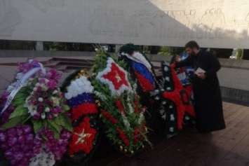 Ялтинские полицейские и члены Общественного Совета при МВД почтили день памяти и скорби