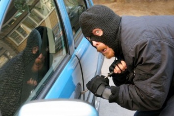 Под Харьковом парень устроил "гонки" с полицией на краденном авто