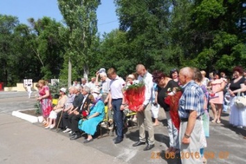 В Мирнограде (Димитрове) открыли памятную плиту и почтили память жертв войны