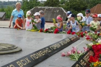 В Сумах почтили память жертв войны (ФОТО)