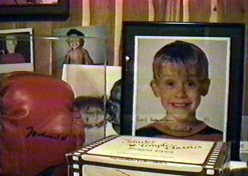 В доме Майкла Джексона обнаружили коллекцию детской порнографии и снимки с пытками животных (фото)