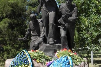 В Бердянске отметили День скорби и почтения памяти жертв войны