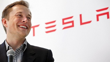 Автомобили Tesla смогут заряжаться от солнца