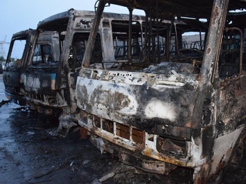 Появилось видео вчерашнего поджога автобусов в Николаеве