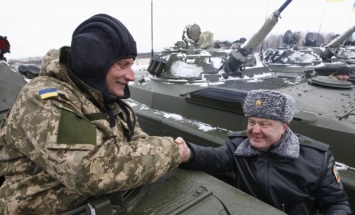 Украинские нацгвардейцы завалили на бок танк "Перун"