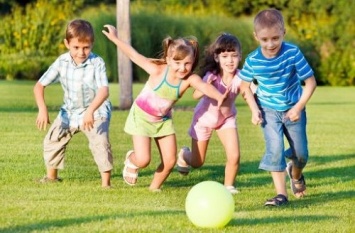 Ученые: Игры на открытом воздухе уменьшают риск ожирения у детей