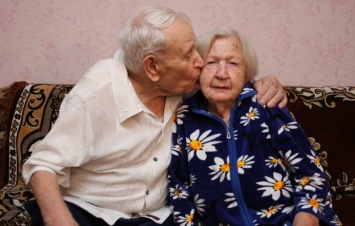 Столетние жители Днепра отпраздновали 75-ю годовщину семейной жизни