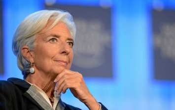 МВФ считает стоимость доллара завышенной на 10-20%