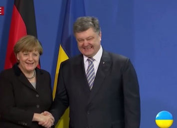Порошенко по телефону обсудил с Меркель выполнение минских соглашений и продление антироссийских санкций