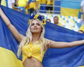 Самая красивая болельщица сборной Украины (ФОТО)
