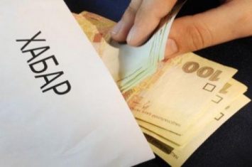 В Одессе налоговик ежемесячно требовала по 500 долларов взятки