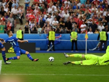 Исландия победой завершила групповой этап Евро-2016