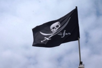 Лазурное стало пиратской гаванью