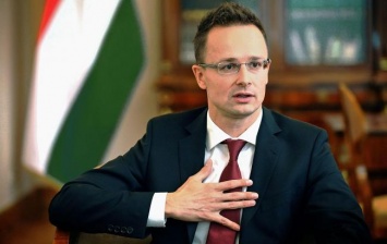 Глава МИД Венгрии считает продолжение санкций против РФ антидемократическим